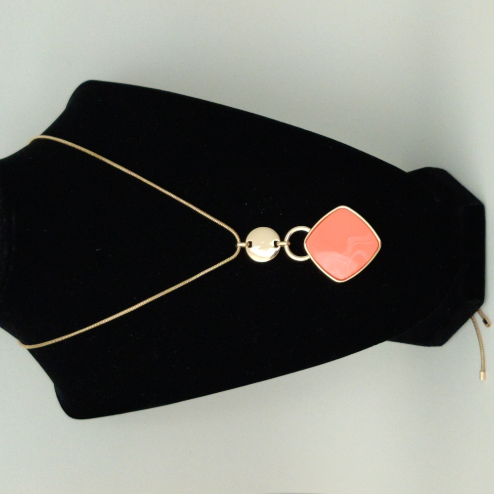 Nine West Pendant Necklace NWOT